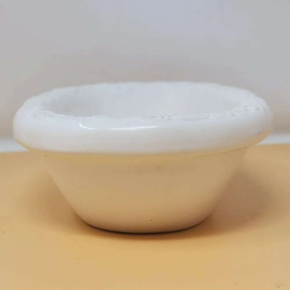 Set Of 2 White Ceramic Floral Soap‎ Dishes With Embossed Design Bathroom Decor